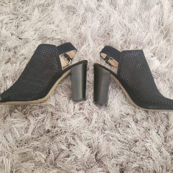 Tahari Margaret 3 Black Peep Toe Heels size 6.5 - Picture 4 of 5